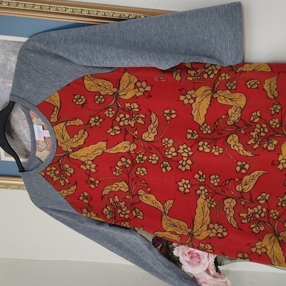 Lularoe Mid Sleeve Shirt Size M floral Lagenlook Casual Lounge Preppy - Picture 2 of 7